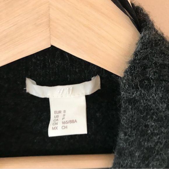 Oversized H&M open super warm cardigan with puffed beautiful sleeves. - Picture 3 of 5